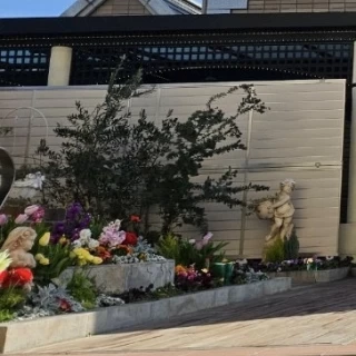 チャペル入り口のお花