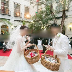 ブーケトスの代わりに全員参加のお菓子まきをしました。|692597さんの水戸プラザホテルの写真(2367213)