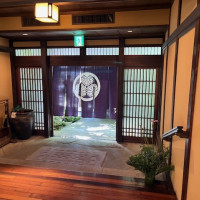 入口。高級旅館のような品のある雰囲気