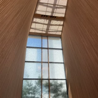 天井高のあるチャペル