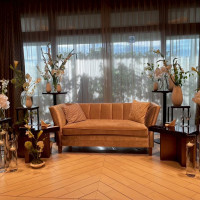 披露宴会場内の高砂です