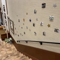 披露宴会場までの壁は自由に装飾できました