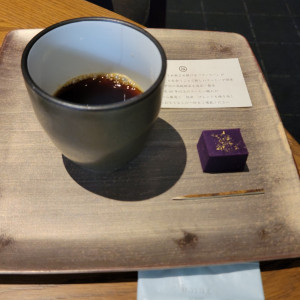 試食後に提供していただいたコーヒーとお菓子(紫いも)|693106さんのクラシカ表参道/別邸KEYAKIの写真(2073317)