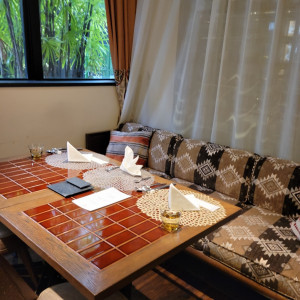 試食会場のテーブルセット(温かみのあるアンティーク調)|693106さんのクラシカ表参道/別邸KEYAKIの写真(2073309)