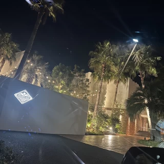 夜の外観とガーデンの雰囲気が最高！