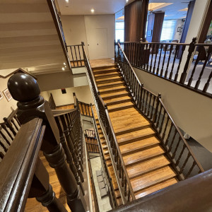 迫力のある木製の大階段。|693324さんのザ・ロイヤルダイナスティ大宮（THE ROYAL DYNASTY OMIYA）の写真(2095950)