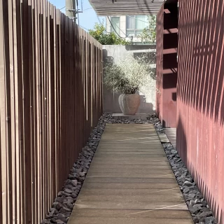 毎週変わる装花がとてもおしゃれ
