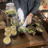 お茶バーは寿司バーと同じタイミングで