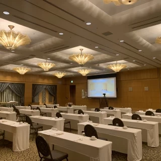 中くらいの披露宴会場