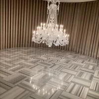 チャペルのシャンデリア