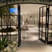 エレベーター前