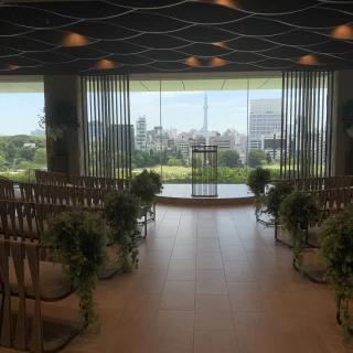 半円形なので新郎新婦がどの角度からも見えやすいです。