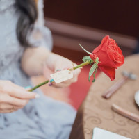 薔薇を使った演出（タグのみ持ち込み、薔薇は会場準備）