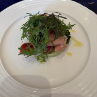 熟成生ハムと水牛のモッツァレラチーズ　季節野菜のサラダ