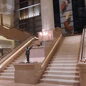 大階段の迫力はホテルならでは|693945さんのヨコハマ グランド インターコンチネンタル ホテルの写真(2099918)