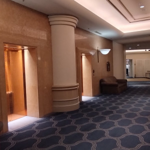 エレベーターホール。波の模様のカーペットが可愛い|693945さんのヨコハマ グランド インターコンチネンタル ホテルの写真(2099939)