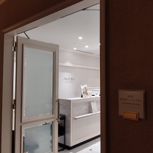 新婦支度室は資生堂ビューティサロン|693945さんの横浜ロイヤルパークホテル(横浜ランドマークタワー内）の写真(2087758)