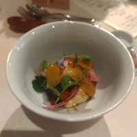 前菜、アワビと旬野菜の山葵ジュレ　カラスミとイクラ添え
