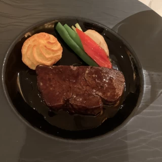 ぶ厚くてジューシーで美味しかったです。