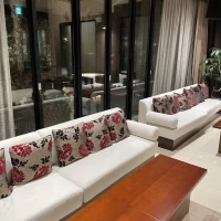 会場6のソファー