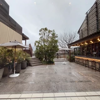 雨の日は使えない。
冬場はストーブなど置いてくれるらしい。