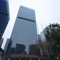 正面に見えるのがプレステージタワーで挙式披露宴会場があります