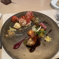 ブライダルフェアの試食オマール海老、フォアグラ、ステーキです