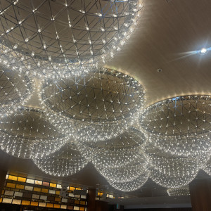 披露宴会場の天井です。特徴的でした。|694453さんのBLANC RIRE大阪（ブランリールオオサカ）●BRASSグループの写真(2070054)