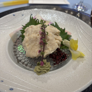 お造りもので本来であればお刺身でした。妊娠中のため湯葉でした