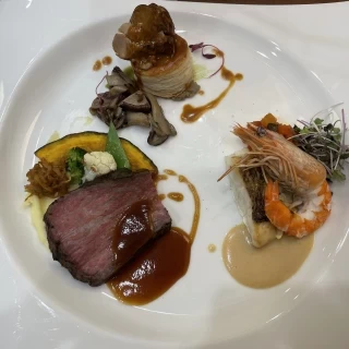 式中は食べずらいので式後にワンプレートで出していただきました