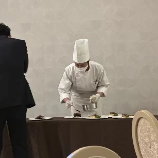 フランベ演出と取り分けを目の前でして下さりました