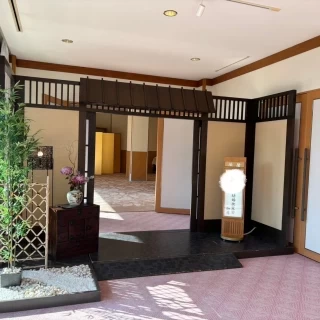 和風の落ち着いた広い披露宴会場でした。