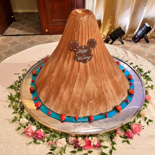 プロメテウス火山モチーフのケーキ