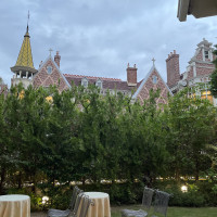 本館のガーデンからの別館の眺め