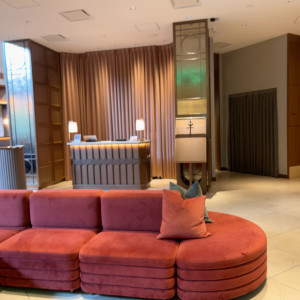 ロビーのソファ|695344さんのザ マークグランドホテル（THE MARK GRAND HOTEL）の写真(2527423)
