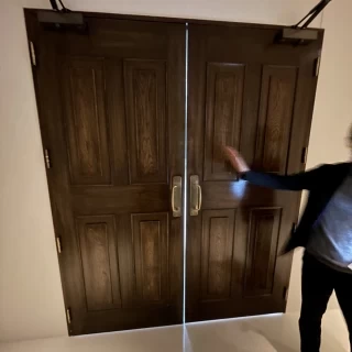 挙式会場のドア