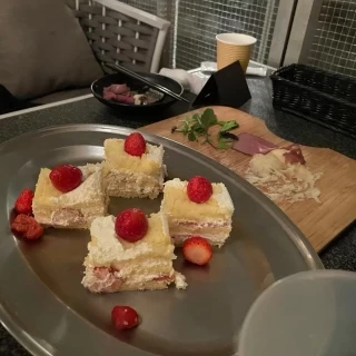 ウェディングケーキが生ケーキなのでデザートで食べれました