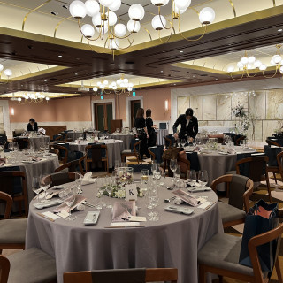 窓のない披露宴会場