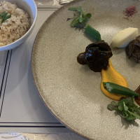 国産牛フィレ肉のグリルと
柔らかく煮込んだホホ肉