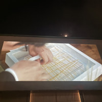 壁に映し出すスクリーン、迫力がありました
