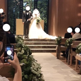壇上は照明があたります