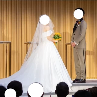 窓などはないのでホールのような感じ