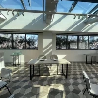 自然光が入った披露宴会場
