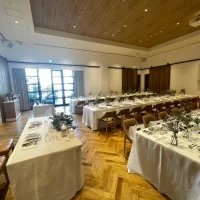 ナチュラルな雰囲気の披露宴会場