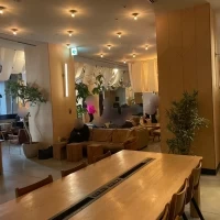 温かみのある雰囲気のロビー