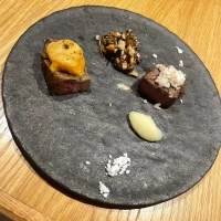 白と、何色か忘れました、、。