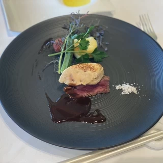 フォアグラとお肉の組み合わせに舌鼓を打ちました。
