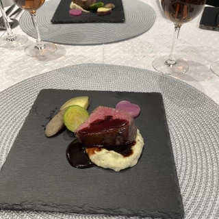 メインの牛肉のお料理が柔らかくてとても美味しかったです。
