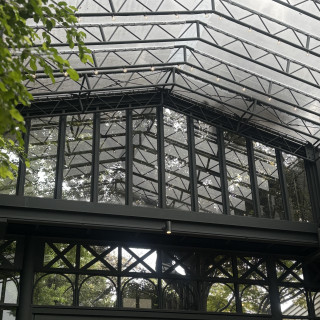 チャペルは雨天時屋根あり。暖房あり。寒くないです