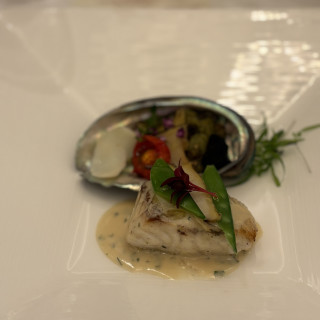 魚料理はスズキ。つけ合わせのあわびが特に美味しかったです。